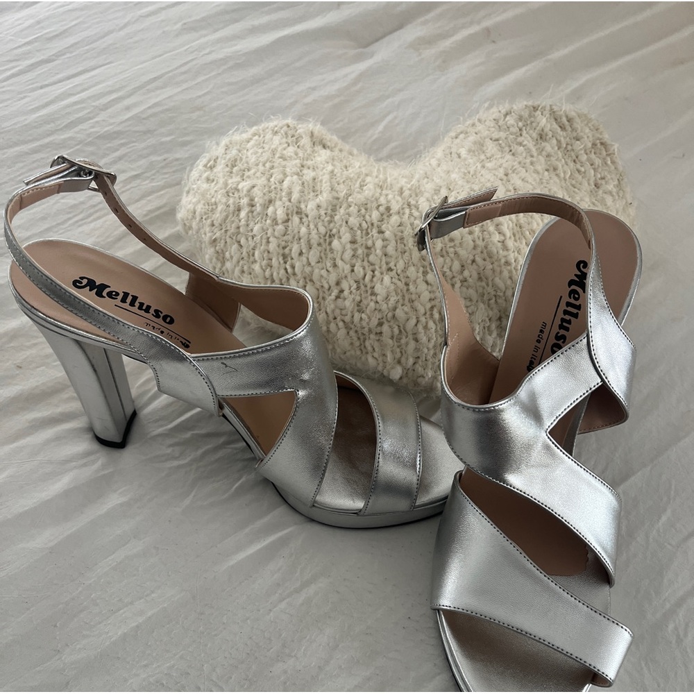 Brand New Never Worn! Purchased in Italy for a photo shoot!